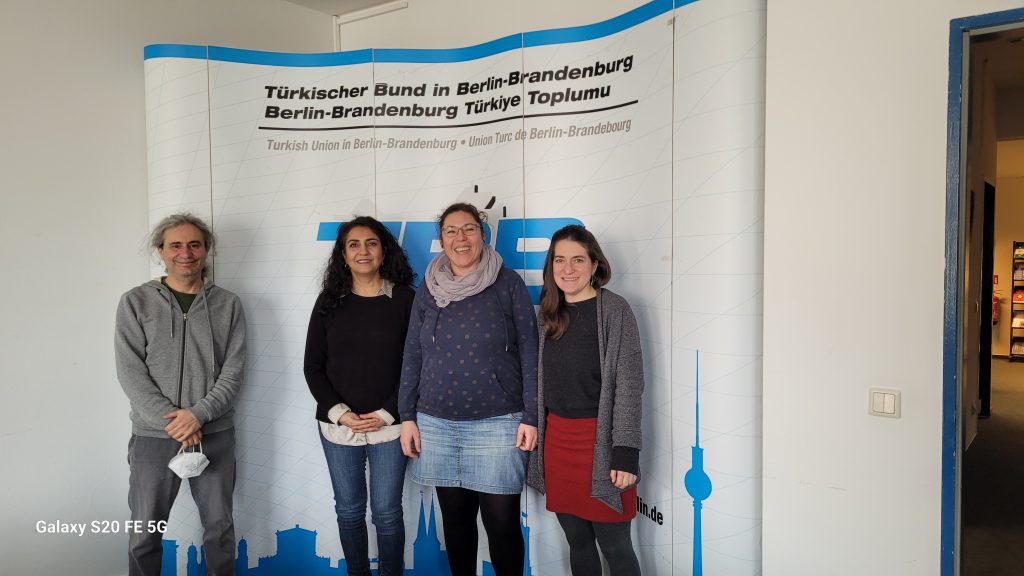 von links nach rechts: Dr. Turgut Altuğ, Ayşe Demir, Josephine Sahner und Anne-Sophie Rink